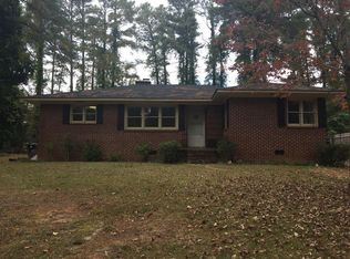 611 Lakeside Dr, Sanford, NC 27330