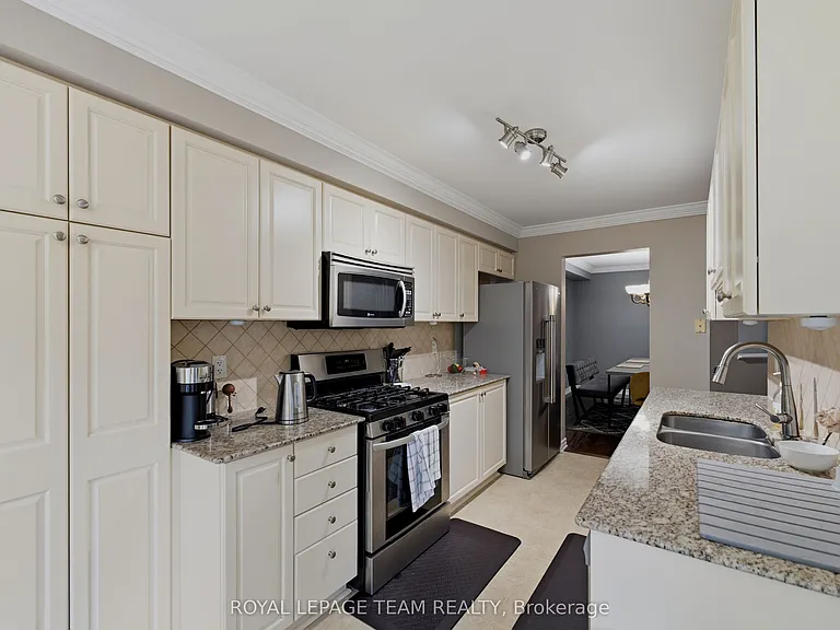 216 Horseshoe Cres — Photo 21
