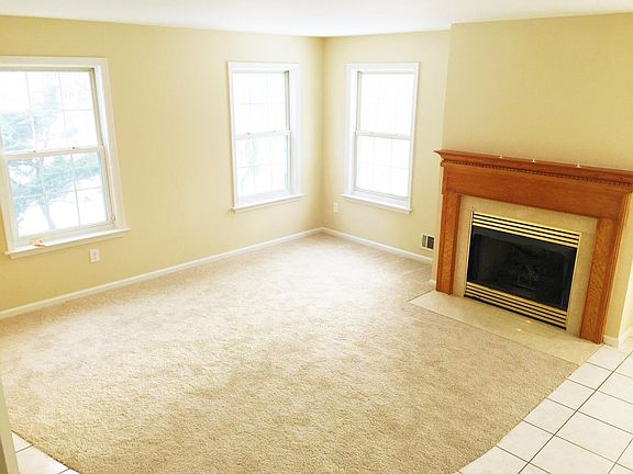 Lounge with Gas Fireplace