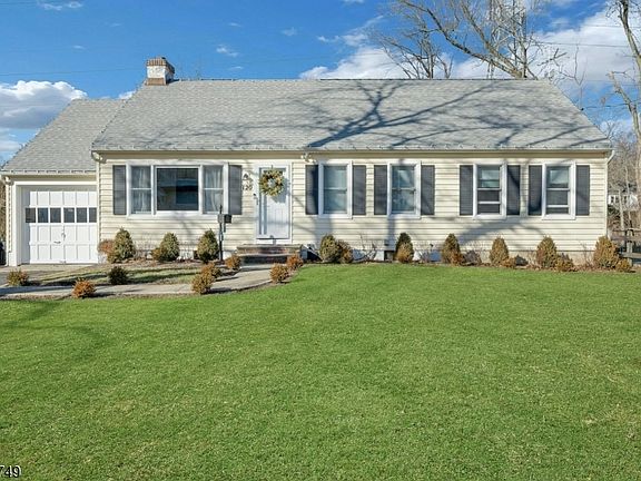 2nd image of 120 Meadowbrook Rd