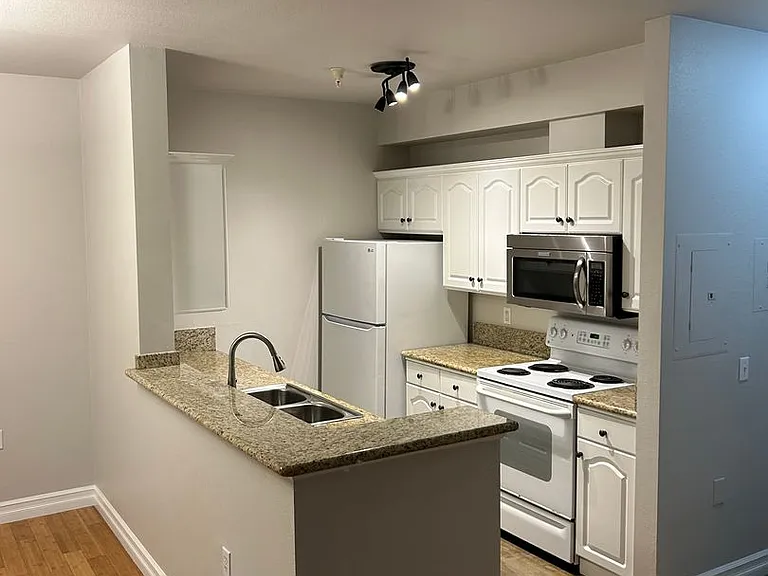 801 Rainier Ave N #B309 — Photo 3