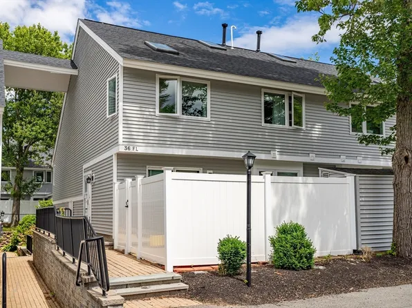 36 Meadow Pond Dr APT F, Leominster, MA 01453