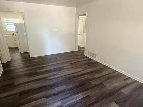 2nd image of 1010 Houston St