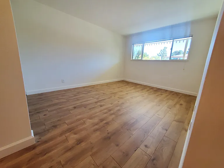 Country Sharon Apartments — Photo 11