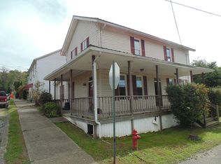 112 Virginia St, Sistersville, WV 26175