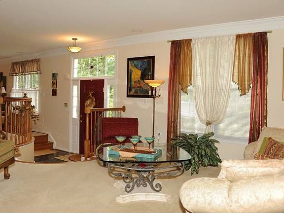 Foyer-Living Room