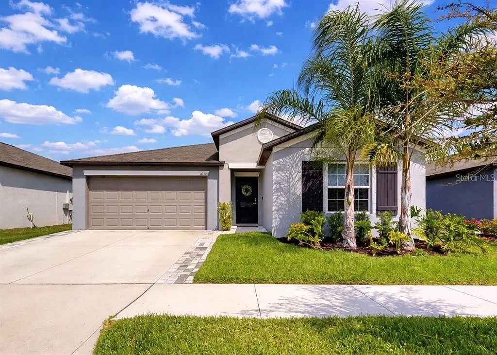 4 bed, 2.0 bath, 1935 sqft, $2,700 — Photo 1