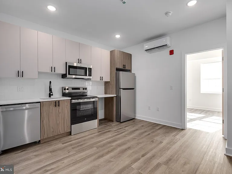 715 W Cumberland St #8 — Photo 2