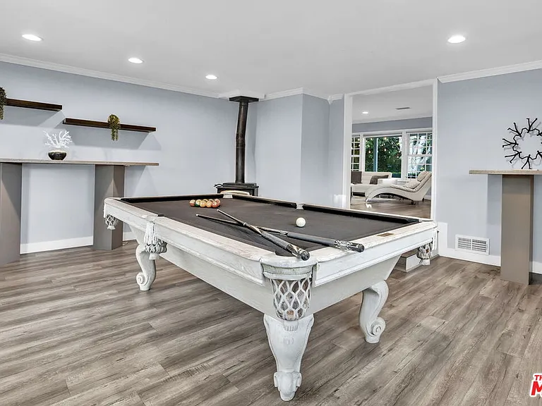 8345 White Oak Ave — Photo 15