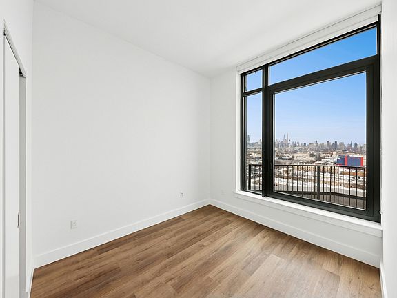 4th image of 34-35 44th St #1310