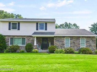 35 Jones Rd, Saratoga Springs, NY 12866