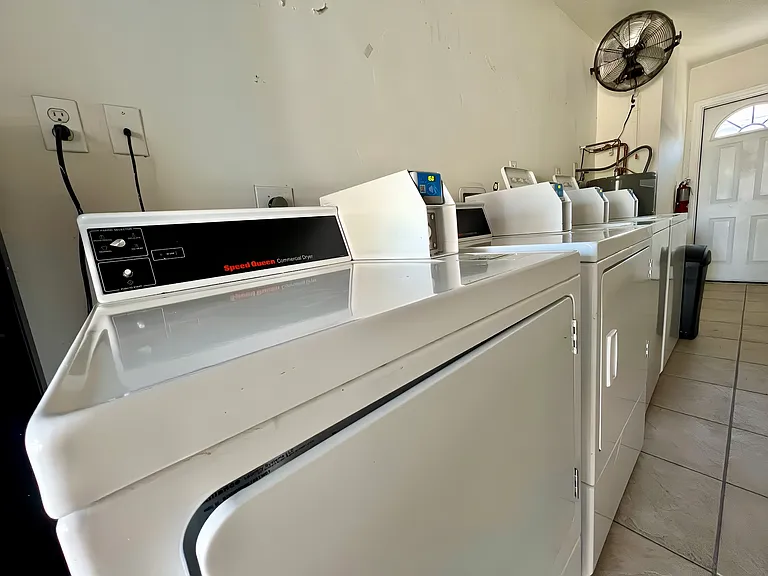 Venetian St — Photo 13