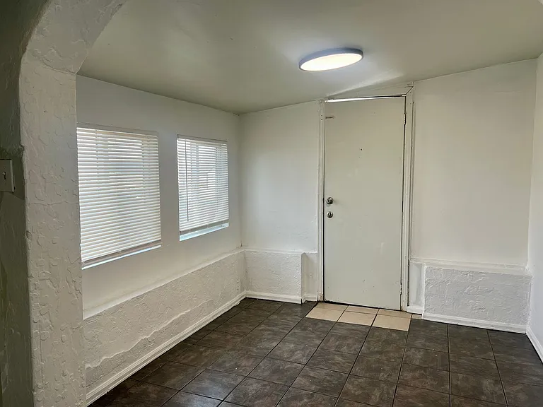 4 beds 1 bath Home Available Now in Westwood! — Photo 5