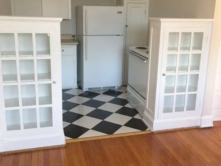 Elliott Apartments — Photo 25