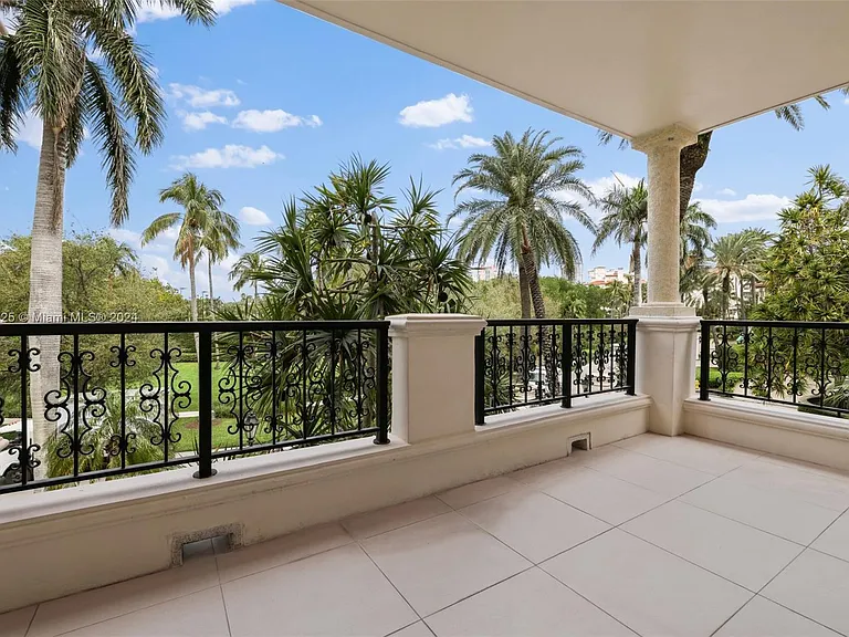 19127 Fisher Island Dr #19127 — Photo 37
