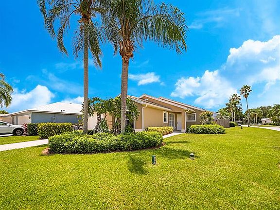3rd image of 3493 SW Pindo Palm Ln