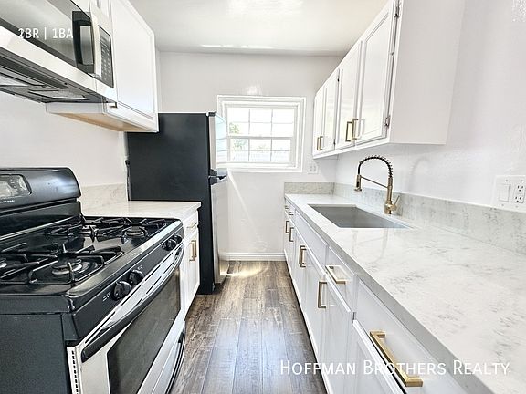 2nd image of 3017 London St Unit 3/4