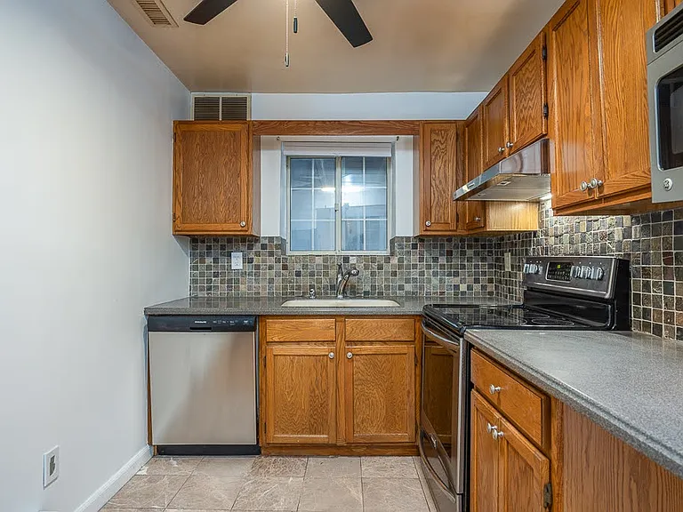 506 Fox Run Ln — Photo 8