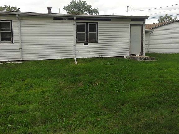 2nd image of 207 Mary Ct