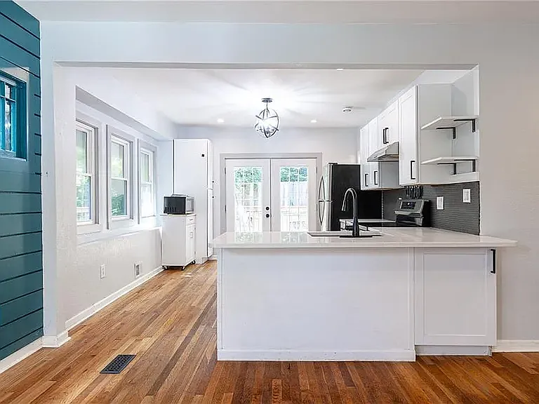 3814 Wayne Ave — Photo 10