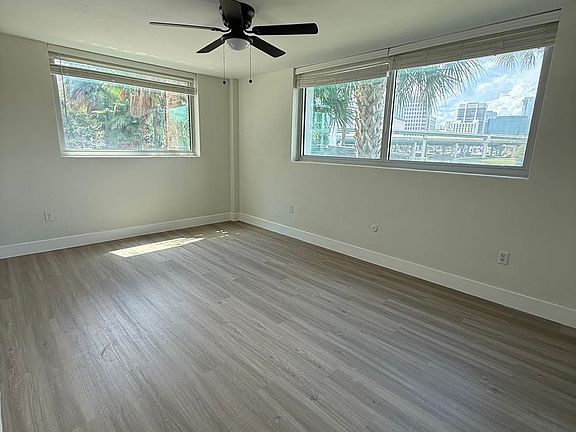 5th image of 20 W Lucerne Cir #206