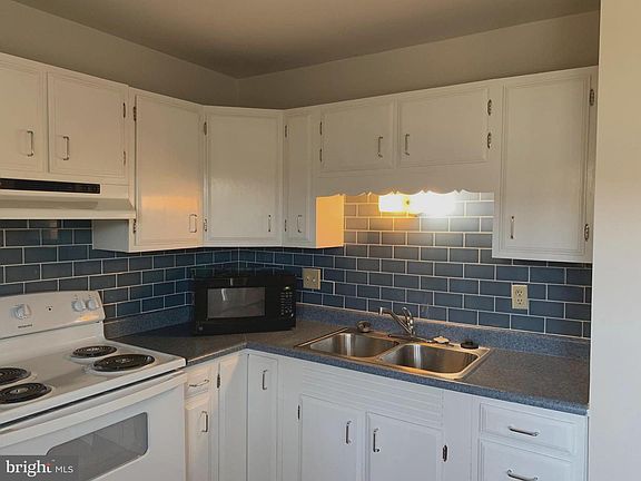 4th image of 904 Bellows Ave