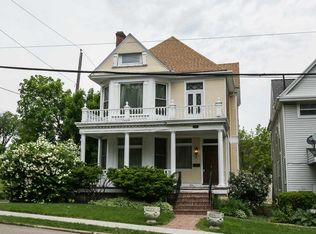 1015 W 3rd St, Dubuque, IA 52001