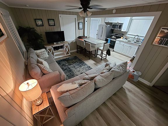 2nd image of 1141 Holly Ave