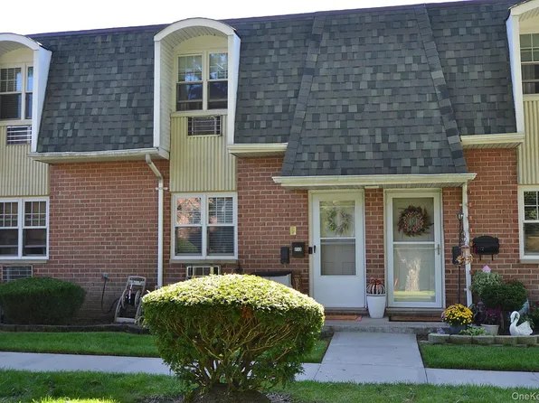 18 Glen Hollow Drive #F13, Holtsville, NY 11742