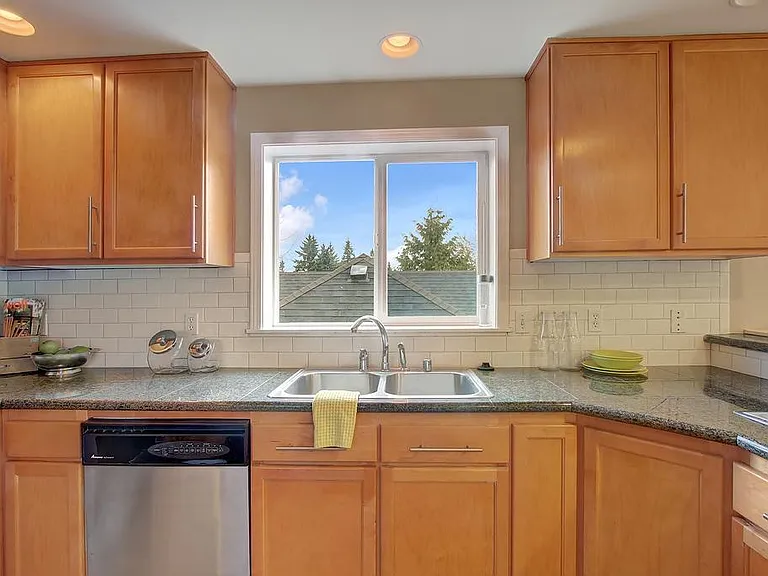 9501 Roosevelt Way NE #C — Photo 8