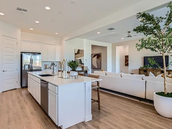 3rd image of 9633 W SUNDERLAND Avenue