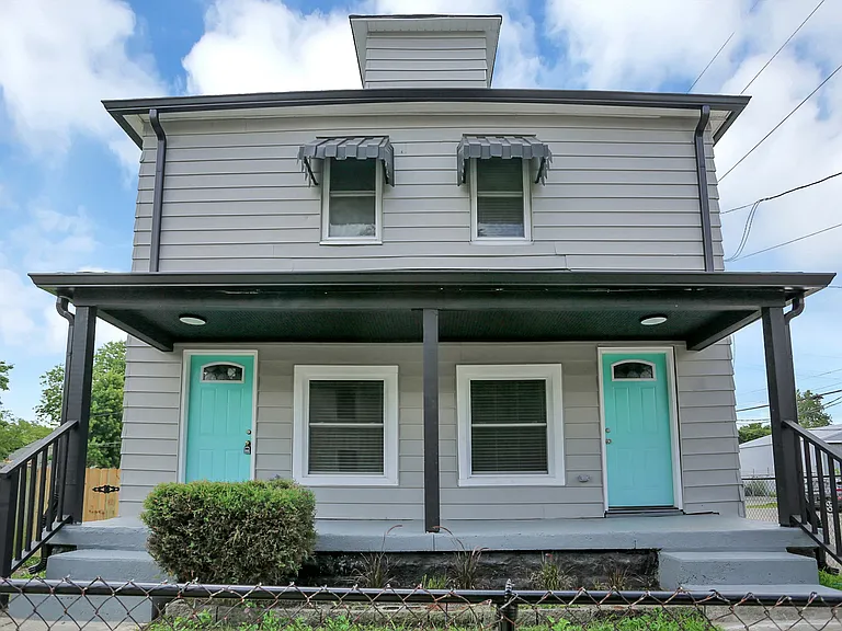 1117 E Naomi St — Photo 1