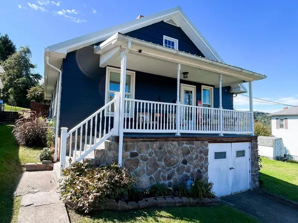 611 Maple St, Shinnston, WV 26431
