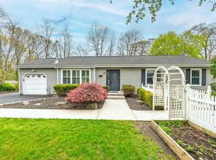 17 Park Cir, Nesconset, NY 11767