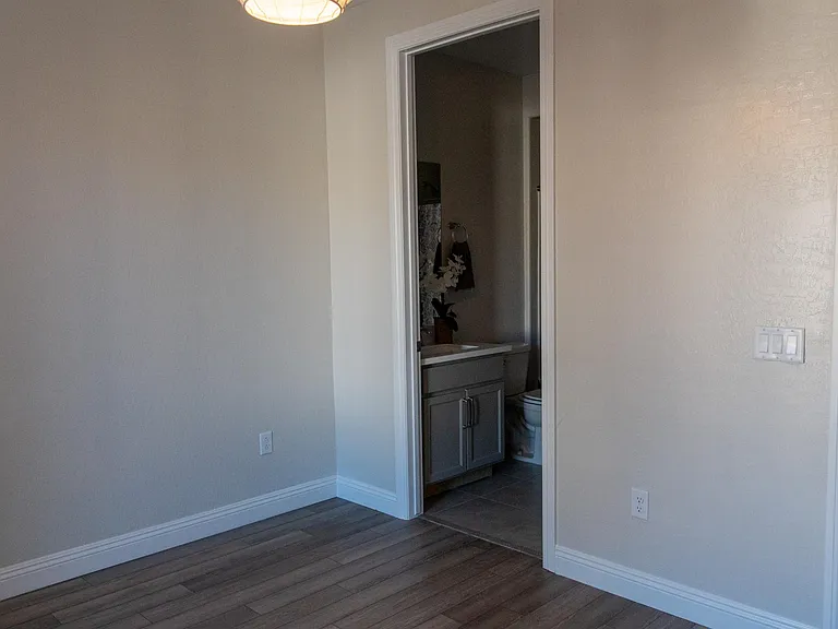 Second bedroom ensuite.