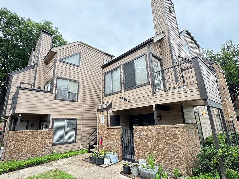 9833 Walnut St #201 — Photo 12