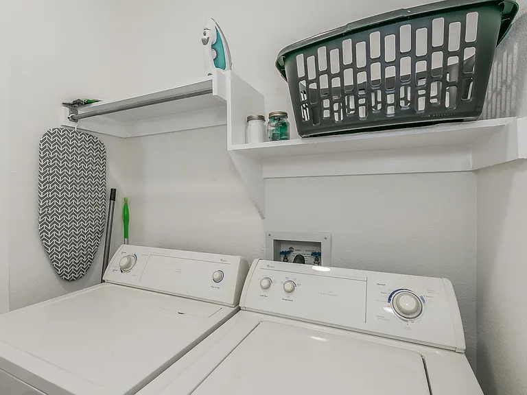 7017 Chateau Dr — Photo 38
