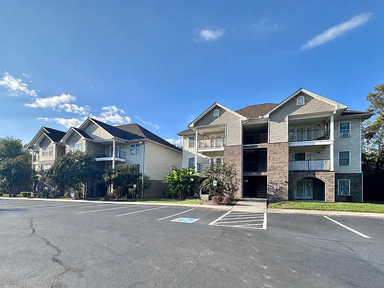 Maple Sunset Apartment Homes — Photo 9