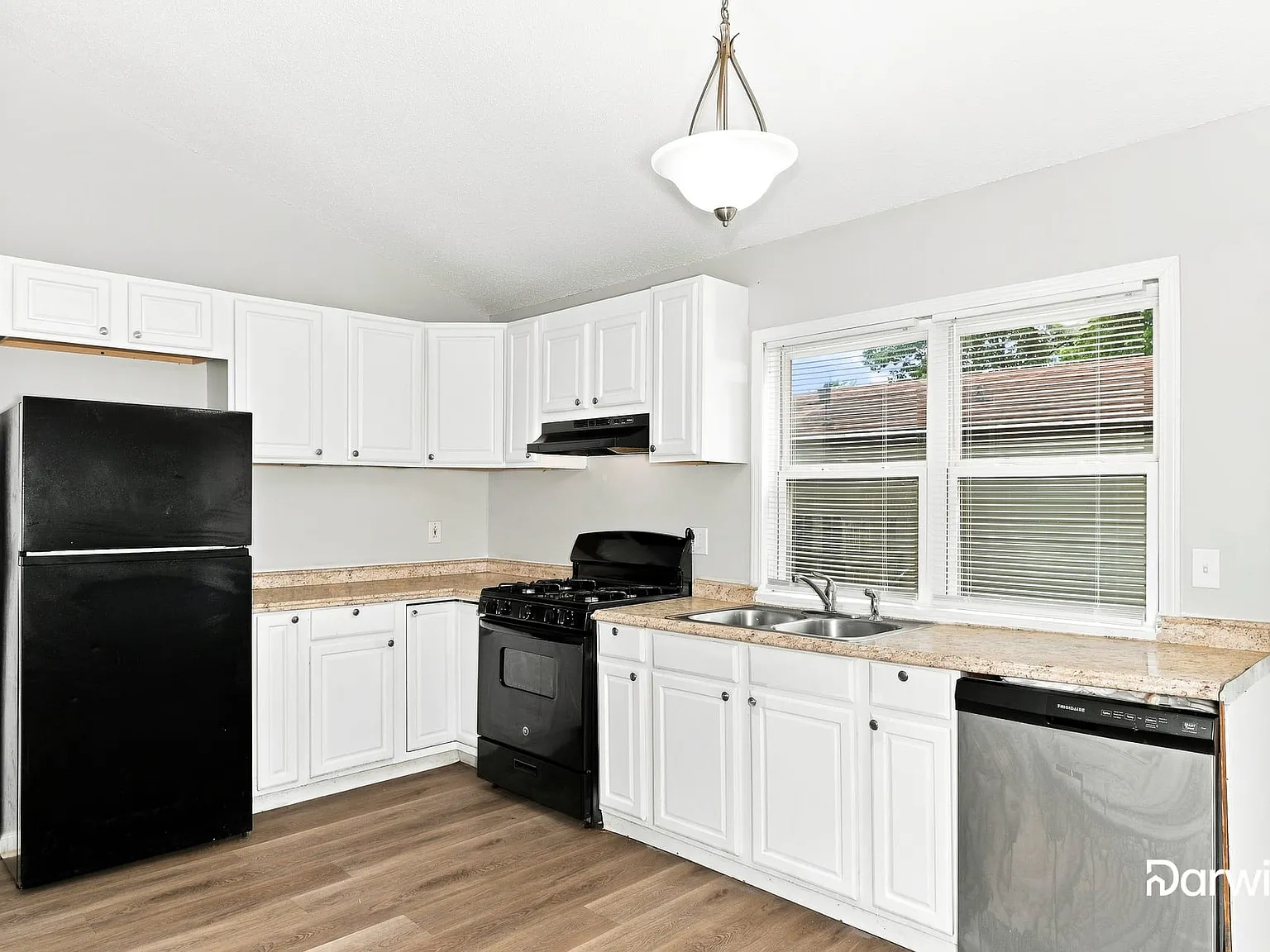 3 bed, 2.0 bath, 1212 sqft, $1,695 — Photo 3