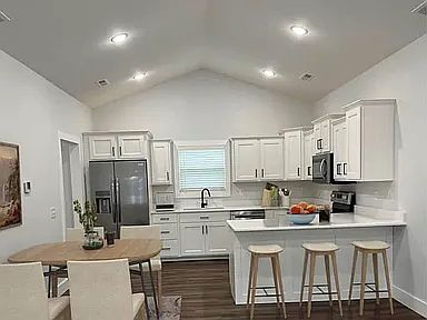 2nd image of 409 Magnolia Rdg
