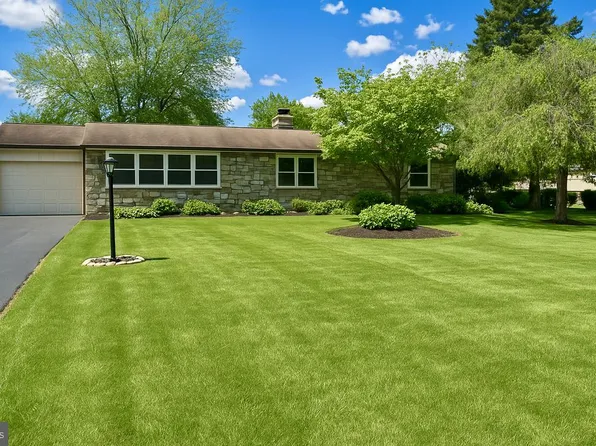 12 Brook Ln, Yardley, PA 19067