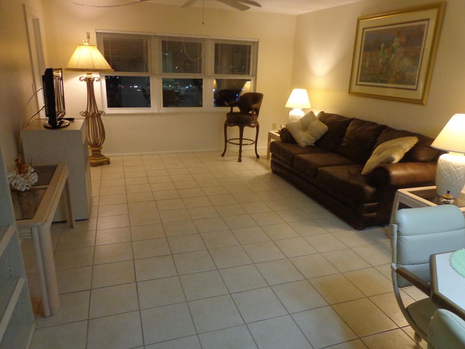 2nd image of 4775 Cove Cir APT 902