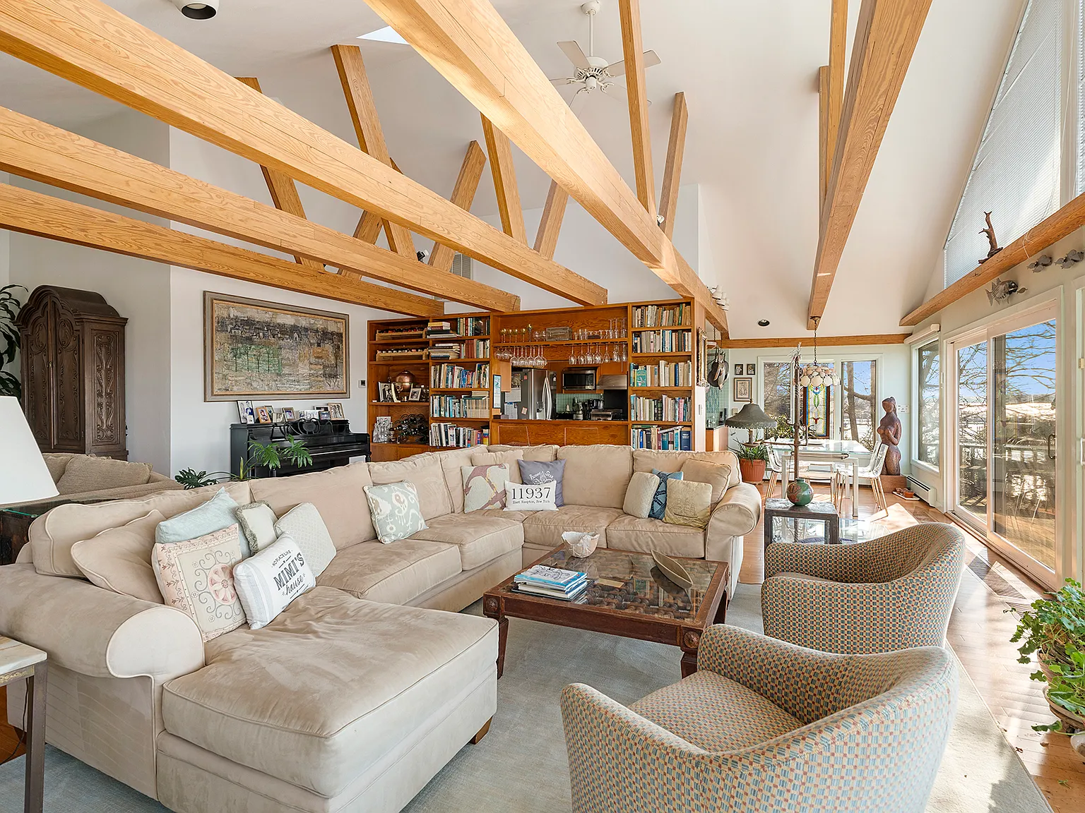 East Hampton Harbor Front Rental with Private Dock & Heated Pool — Photo 3