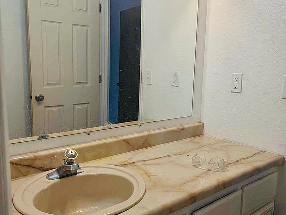 Bathroom w/ large mirror. Plenty of counter space!
