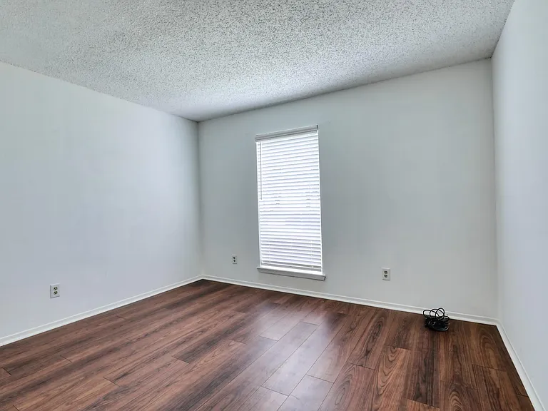 2931 Great Lakes Ave — Photo 21