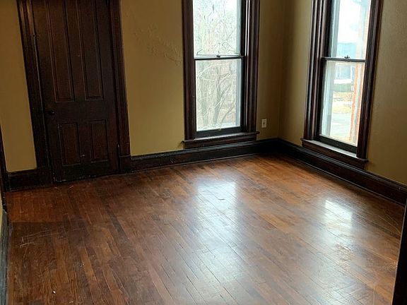 5th image of 187 1/2 S Monroe St