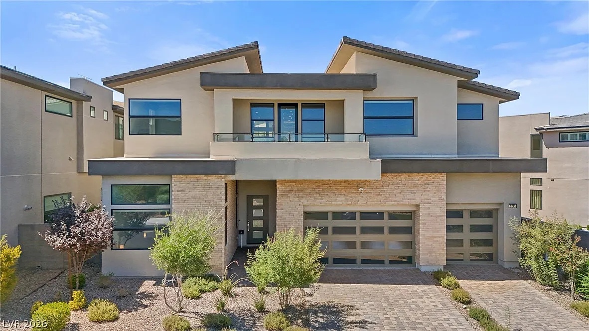 5 bed, 5.5 bath, 4725 sqft, $15,000 — Photo 1