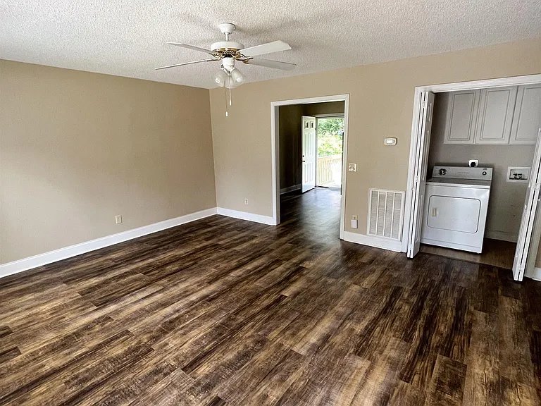 2446 Watson St #B — Photo 3