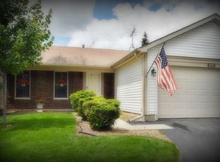 840 Huron Ct, Carol Stream, IL 60188
