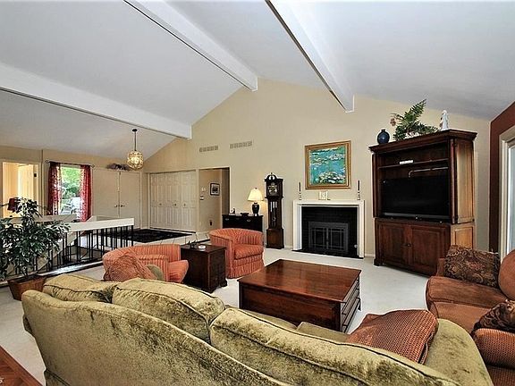 4th image of 493-18 Concord Downs Ln
